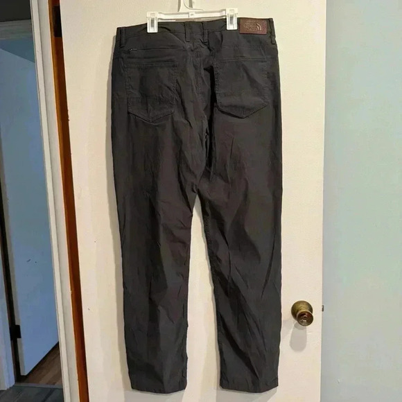 The North Face Lightweight Men’s Dark Grey Pants - Picture 4 of 6